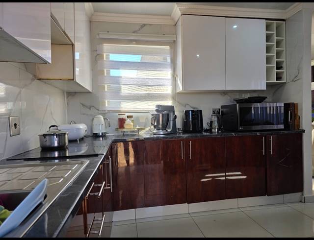 3 BEDROOM FREEHOLD FOR SALE IN GROBLERPARK